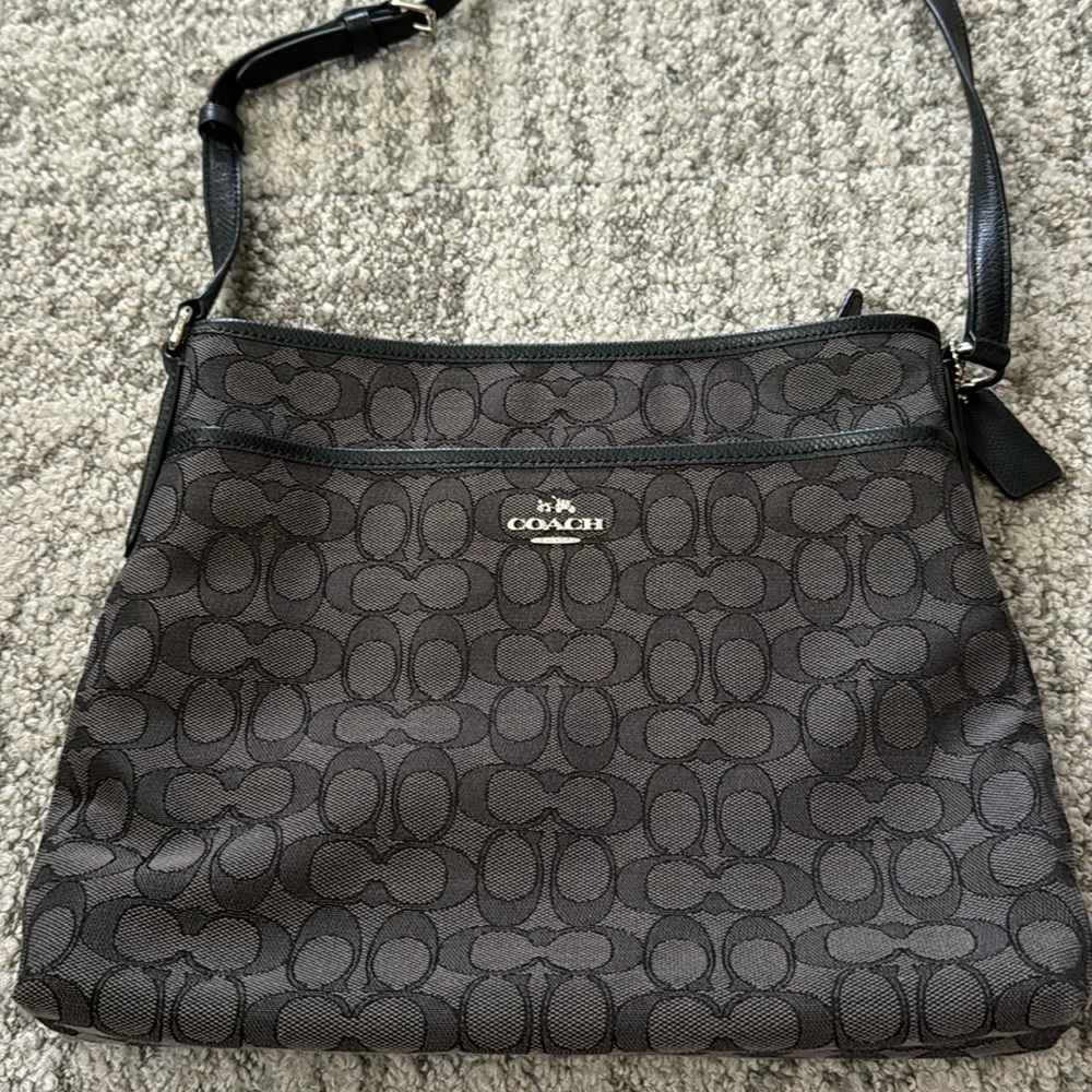 Coach crossbody black EUC 12.5x10